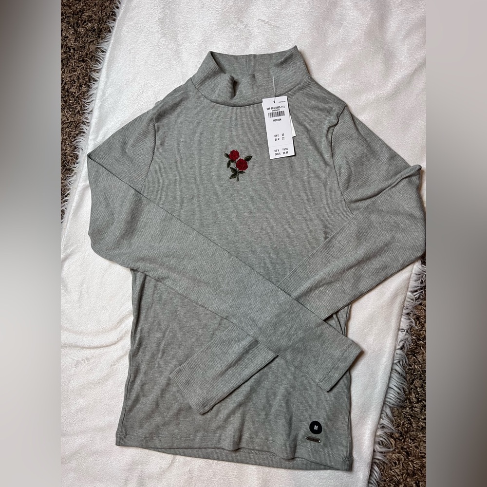 Hollister long sleeve top